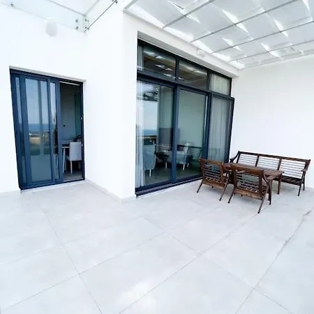 דירה Dreamview Beachfront Getaway