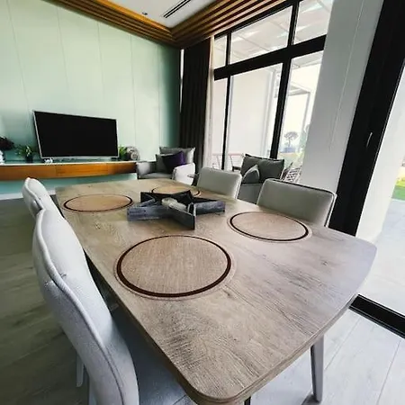 דירה Dreamview Beachfront Getaway