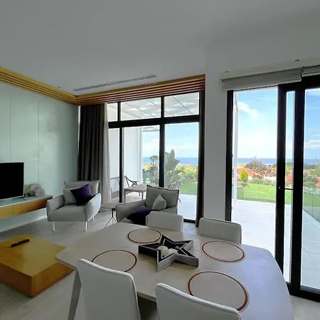 Dreamview Beachfront Getaway דירה פמגוסטה