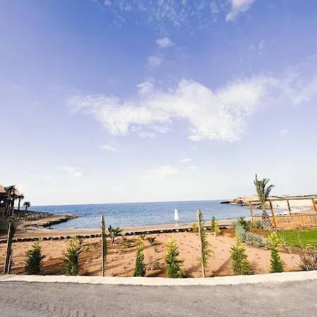 Dreamview Beachfront Getaway * Famagusta (Northern Cyprus)