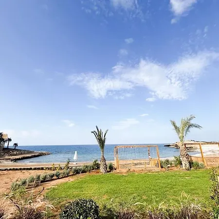 Dreamview Beachfront Getaway شقة